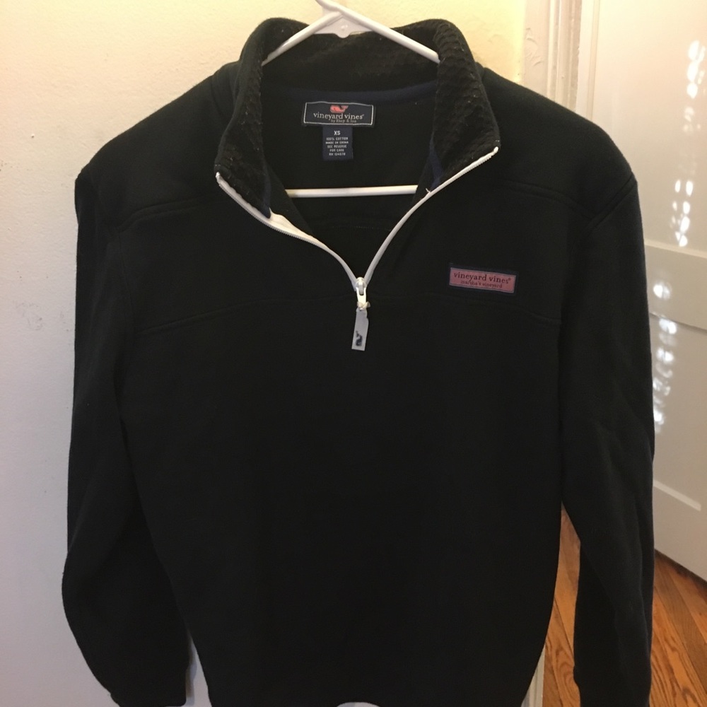 Vineyard Vines black Shep sweatshirt. XS.
